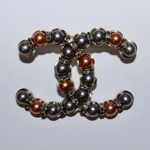 CHANEL CC Brooch